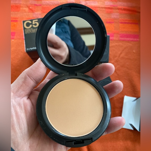MAC C5 Studio Fix Powder Plus Foundation Net weight 0.52OZ/15g B62 - 1 compact - Picture 7 of 11